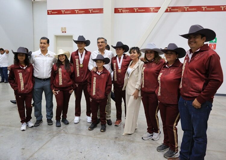 Américo reconoce a deportistas y jóvenes tamaulipecos
