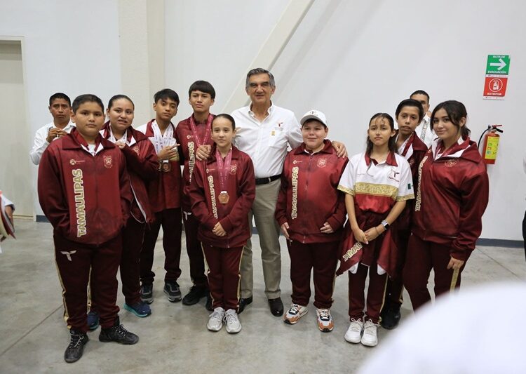 Américo reconoce a deportistas y jóvenes tamaulipecos