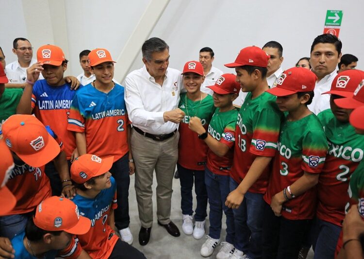 Américo reconoce a deportistas y jóvenes tamaulipecos