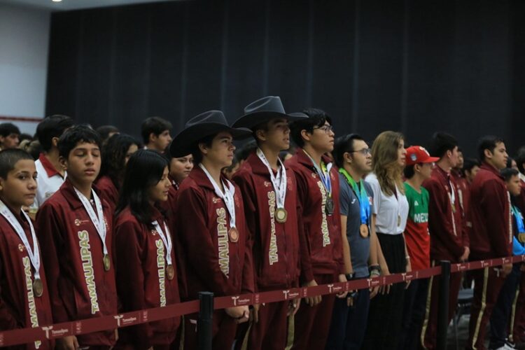 Américo reconoce a deportistas y jóvenes tamaulipecos