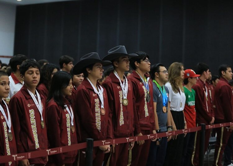 Américo reconoce a deportistas y jóvenes tamaulipecos