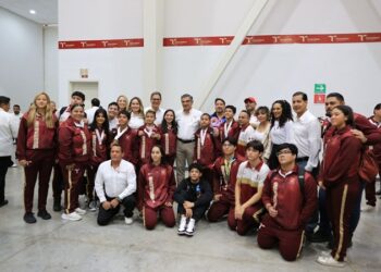 Américo reconoce a deportistas y jóvenes tamaulipecos