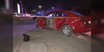 Auto embiste y mata a motociclista