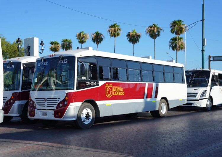 ¡Carmen Lilia da banderazo a nuevos camiones urbanos!