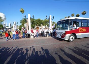 ¡Carmen Lilia da banderazo a nuevos camiones urbanos!