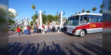 ¡Carmen Lilia da banderazo a nuevos camiones urbanos!