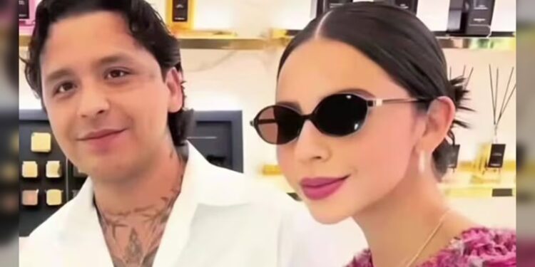 Nodal asegura que hizo público su romance con Ángela