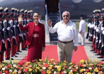 Con honores, Guatemala recibe a CSP para reunión bilateral