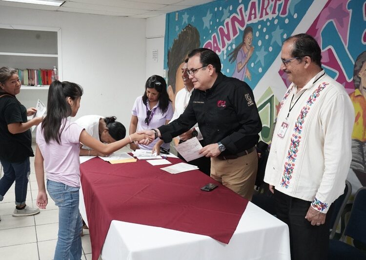 DIF Tamaulipas entrega apoyos económicos a estudiantes de PANNARTI en NLD