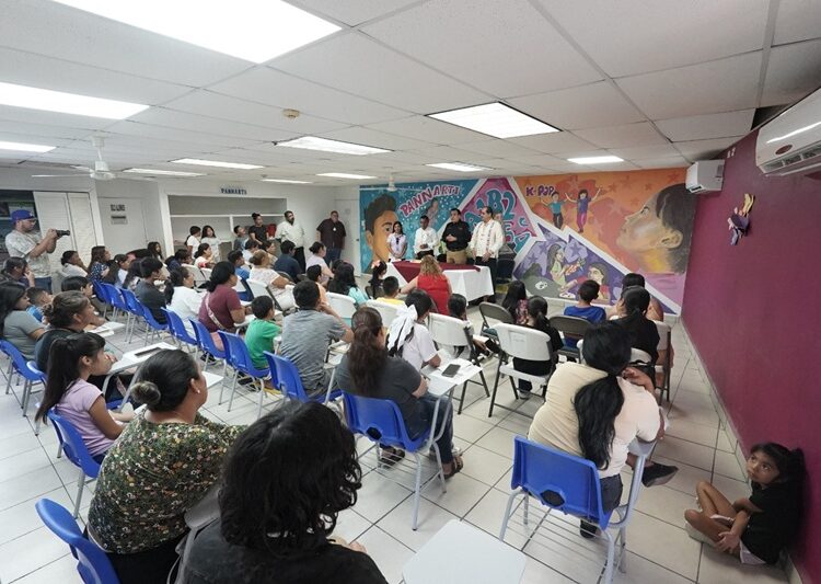 DIF Tamaulipas entrega apoyos económicos a estudiantes de PANNARTI en NLD