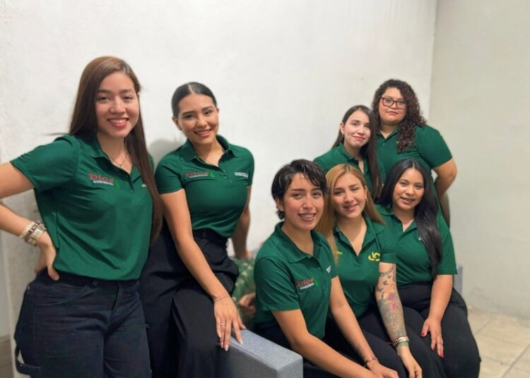 DIOS Gobierna NUEVO Laredo A.C. “Una familia al servicio de la gente”