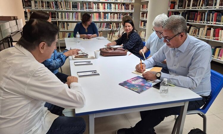 Dialoga Enrique Jonguitud con lectores en ‘Círculo de Lectura’