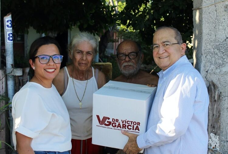 Diputado Victor García Fuentes lleva apoyos alimenticios a colonias de Matamoros