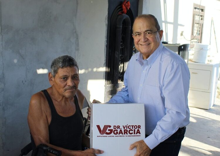 Diputado Victor García Fuentes lleva apoyos alimenticios a colonias de Matamoros