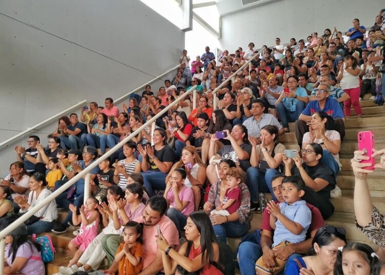 Disfrutan miles de familias espacios recreativos de la Comisión de Parques