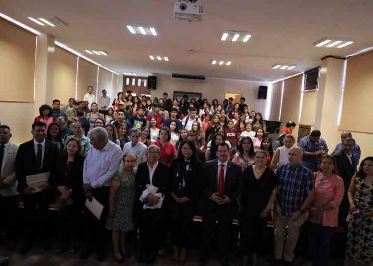 Académicos de la FDCSV presentan libro sobre la Constitución de 1825