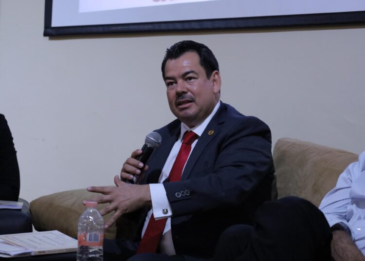 Académicos de la FDCSV presentan libro sobre la Constitución de 1825