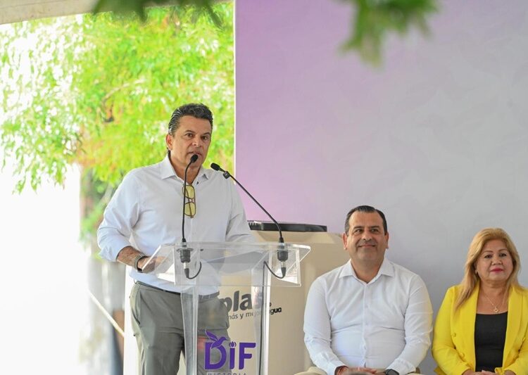 Encabezan Lucy y Lalo tercera entrega de apoyos alimentarios en Victoria