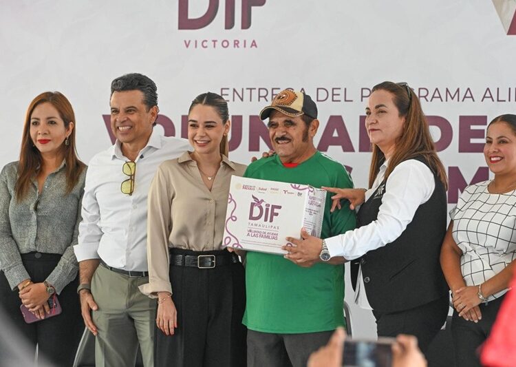 Encabezan Lucy y Lalo tercera entrega de apoyos alimentarios en Victoria