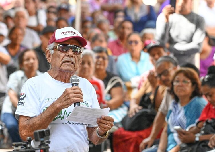 Encabezan Lucy y Lalo tercera entrega de apoyos alimentarios en Victoria