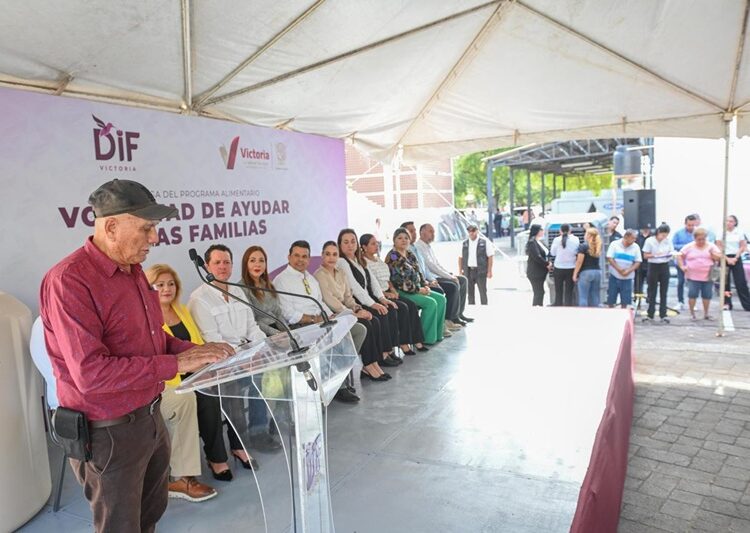 Encabezan Lucy y Lalo tercera entrega de apoyos alimentarios en Victoria