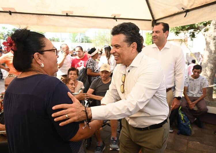 Encabezan Lucy y Lalo tercera entrega de apoyos alimentarios en Victoria