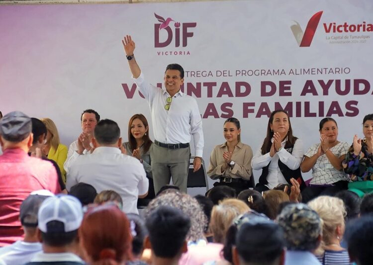 Encabezan Lucy y Lalo tercera entrega de apoyos alimentarios en Victoria