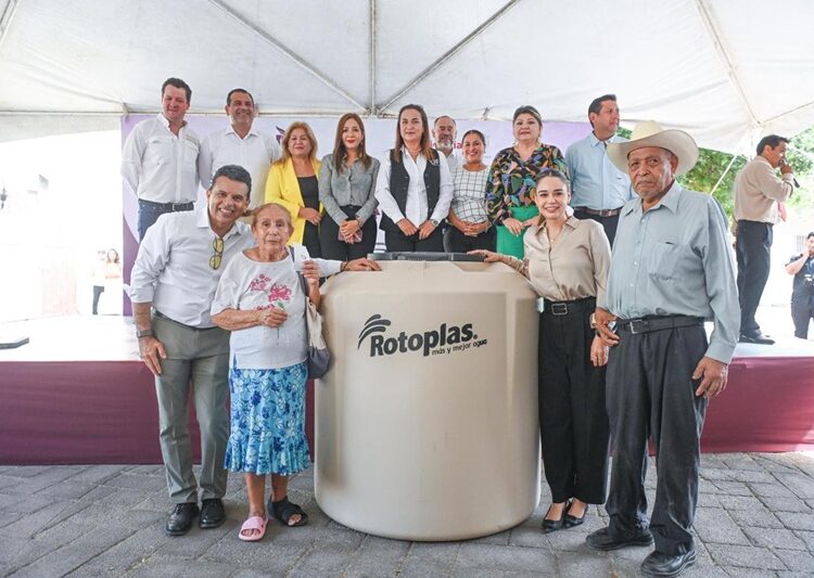 Encabezan Lucy y Lalo tercera entrega de apoyos alimentarios en Victoria