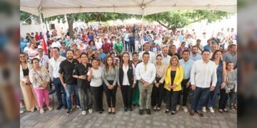 Encabezan Lucy y Lalo tercera entrega de apoyos alimentarios en Victoria