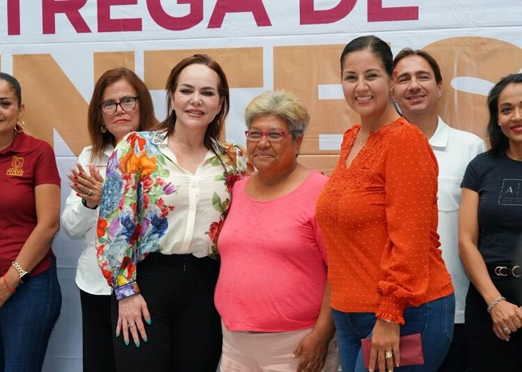 Entrega Carmen Lilia 155 pares de lentes a familias neolaredenses