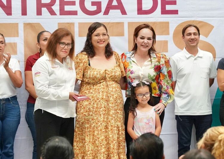 Entrega Carmen Lilia 155 pares de lentes a familias neolaredenses