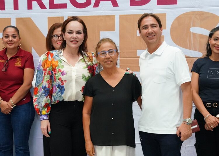 Entrega Carmen Lilia 155 pares de lentes a familias neolaredenses