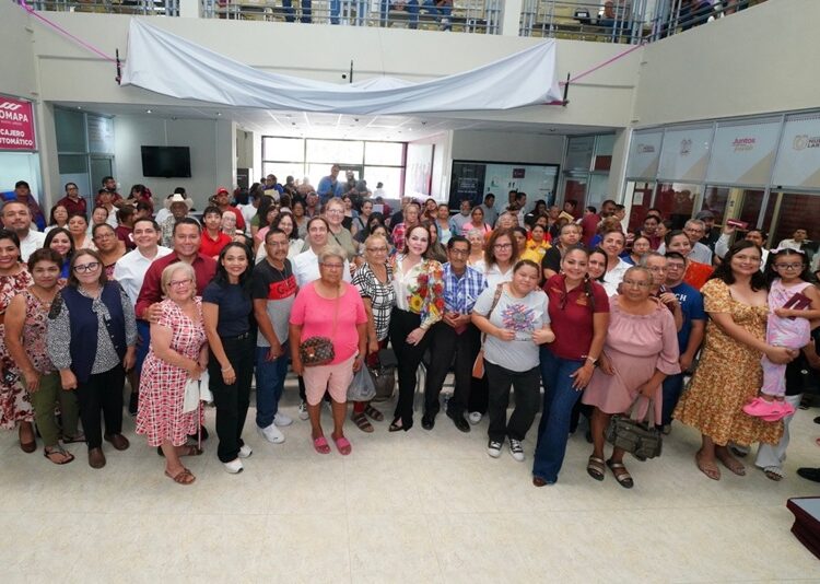 Entrega Carmen Lilia 155 pares de lentes a familias neolaredenses