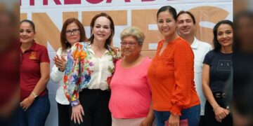 Entrega Carmen Lilia 155 pares de lentes a familias neolaredenses