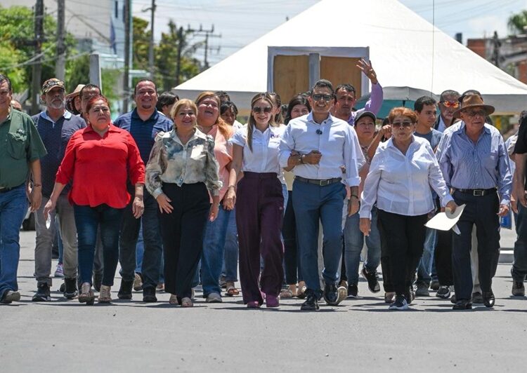 Entrega Gattás nueva calle para beneficiar a vecinos de 2 colonias