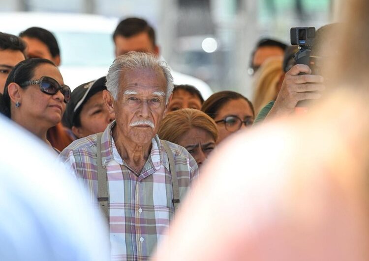 Entrega Gattás nueva calle para beneficiar a vecinos de 2 colonias