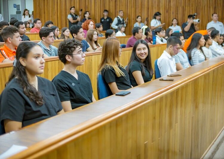 Entrega ITABEC becas “Futuro Tamaulipas Jóvenes de Nivel Superior”