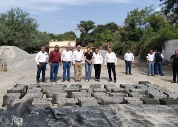 Entrega ITAVU bloquera que convierte esfuerzo comunitario en hogares