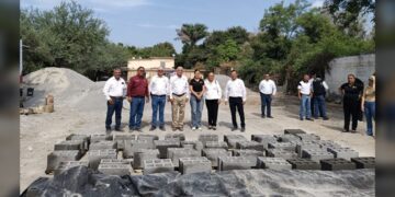 Entrega ITAVU bloquera que convierte esfuerzo comunitario en hogares