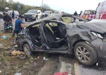 Familia de Cd. Victoria vuelca en Hualahuises; hay 5 heridos