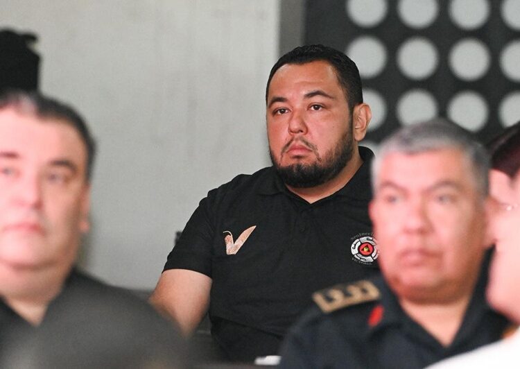 Festeja alcalde Lalo Gattás a bomberos de Victoria