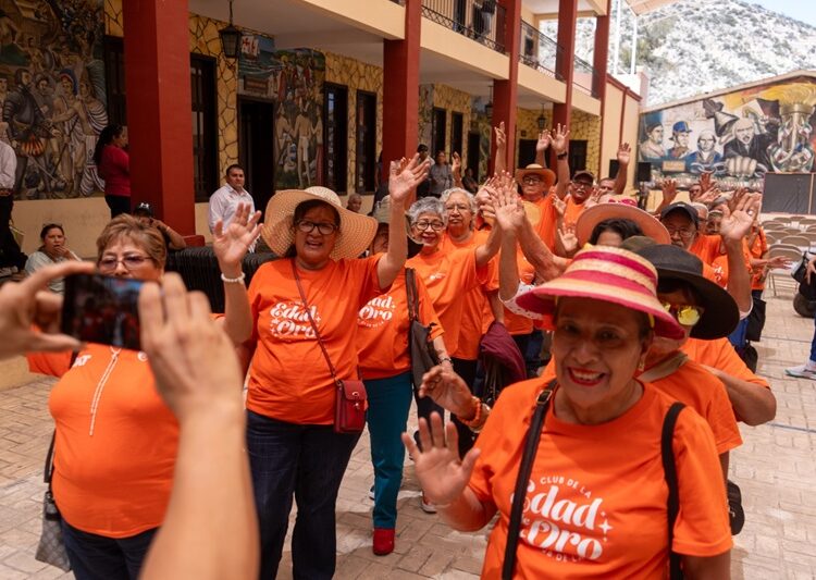 Festeja la UAT a los abuelitos con un paseo al pueblo mágico de Tula