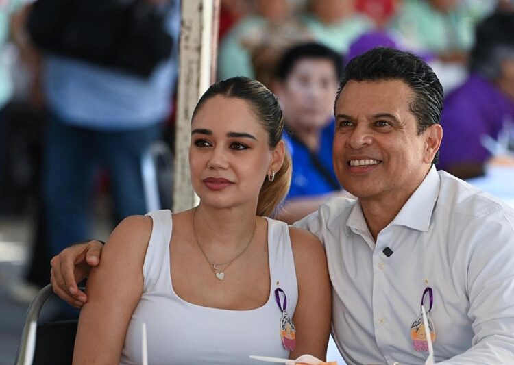 Festejan Lucy y Lalo a los abuelitos del DIF Victoria