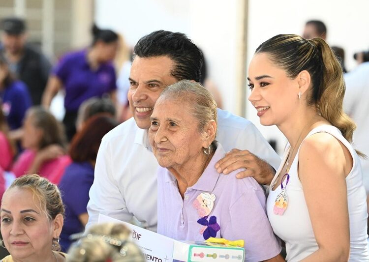 Festejan Lucy y Lalo a los abuelitos del DIF Victoria