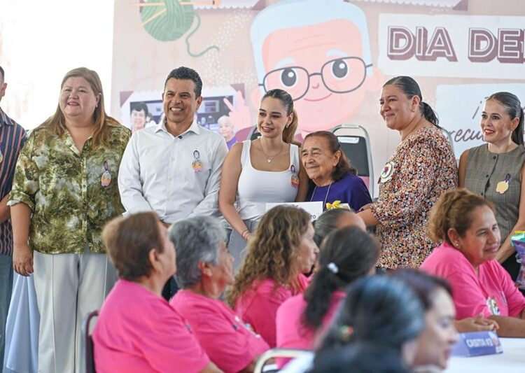 Festejan Lucy y Lalo a los abuelitos del DIF Victoria