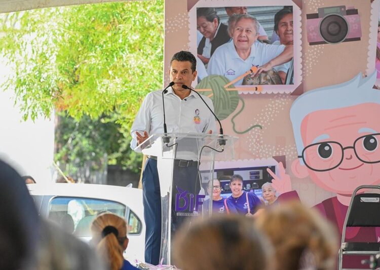 Festejan Lucy y Lalo a los abuelitos del DIF Victoria