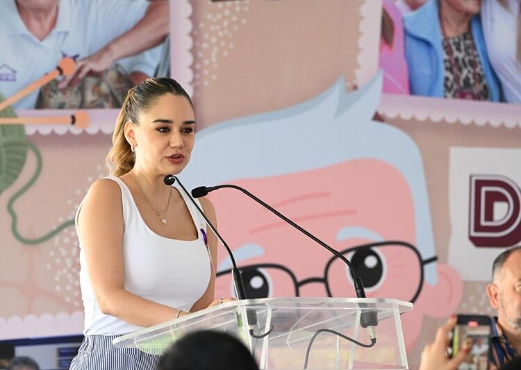 Festejan Lucy y Lalo a los abuelitos del DIF Victoria