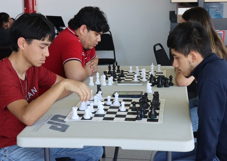 Fortalece UPRR la unidad estudiantil con Juegos Intergrupales