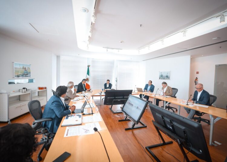 Gestiona gobernador AVA, con Banobras, recursos para carreteras, puentes y Puerto del Norte