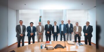 Gestiona gobernador AVA, con Banobras, recursos para carreteras, puentes y Puerto del Norte